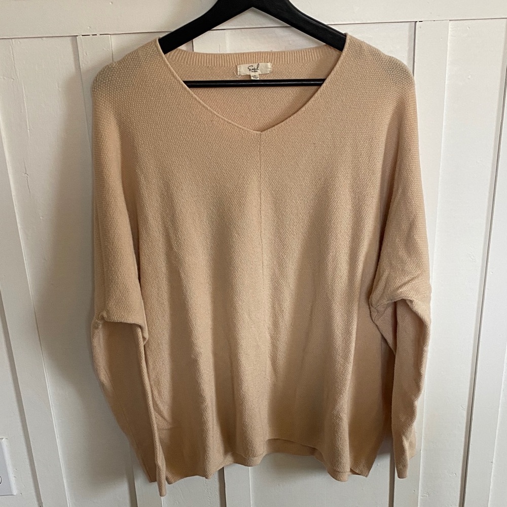 Easel Los Angeles Tan Cream V-Neck Oversized Exposed Seams Sweater Women’s Small
